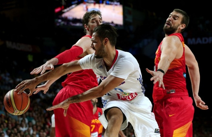 los-hermanos-gasol-con-evan-fournier-700x453