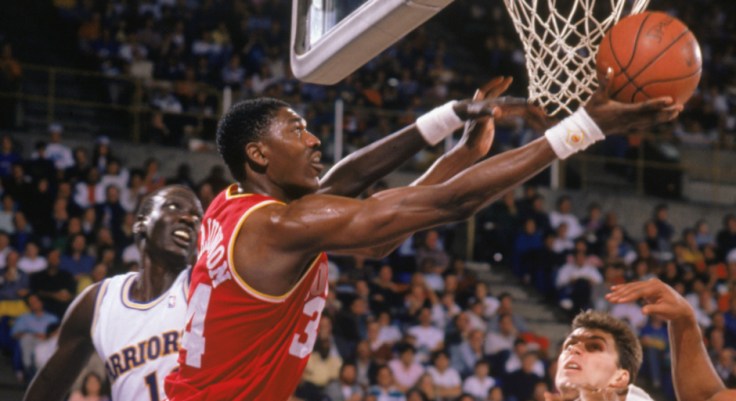 Akeem Olajuwon #34 shoots